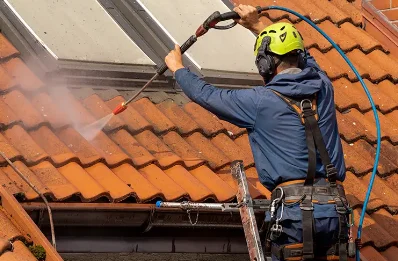 Démoussage et hydrofuge de toiture à Ornaisons